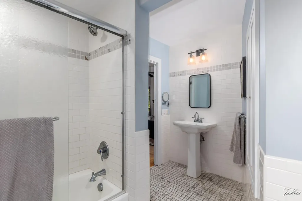 34 S Spring Street Unknown City MI 49406