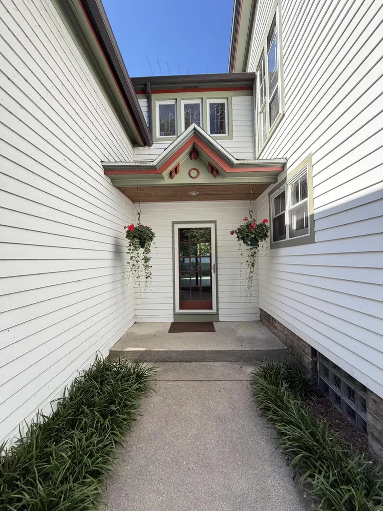 34 S Spring Street Unknown City MI 49406