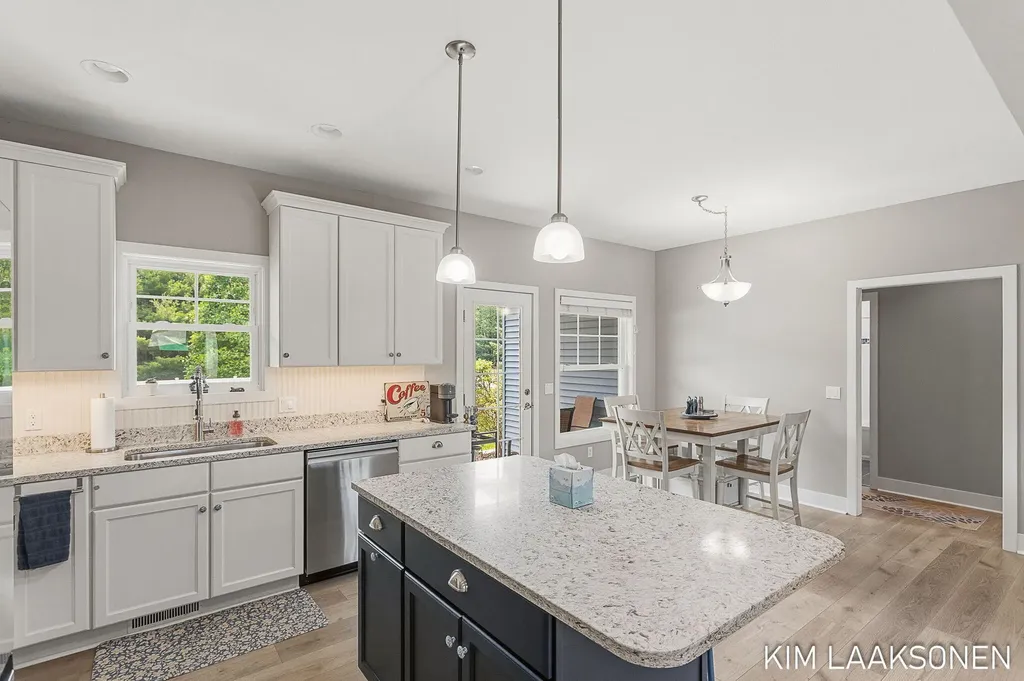 349 Parkside Lane Unknown City MI 49406