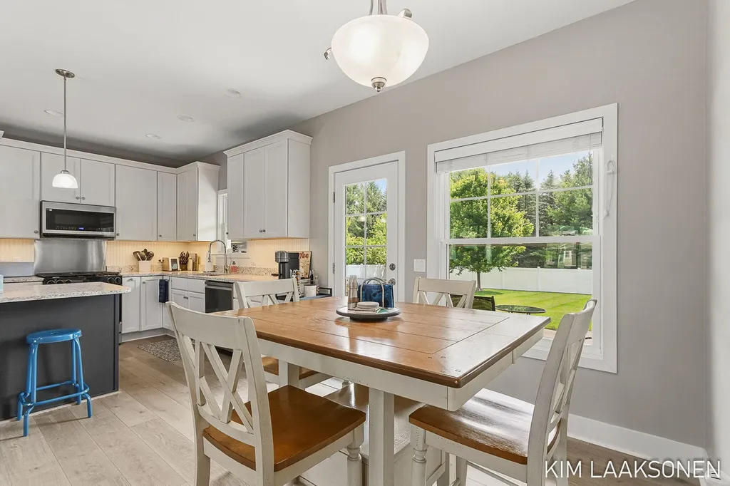 349 Parkside Lane Unknown City MI 49406