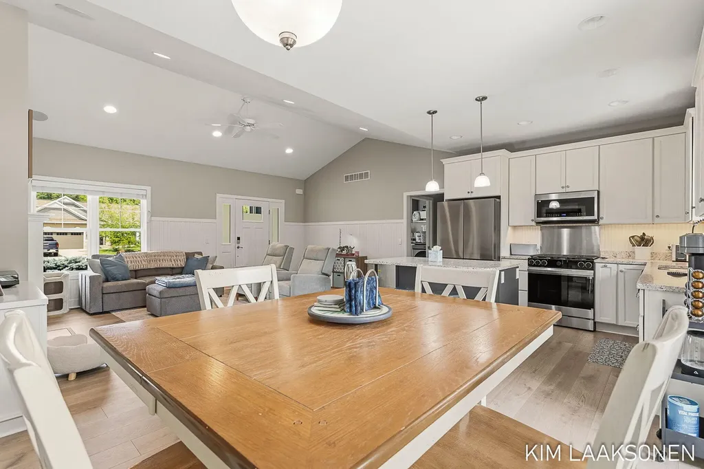 349 Parkside Lane Unknown City MI 49406