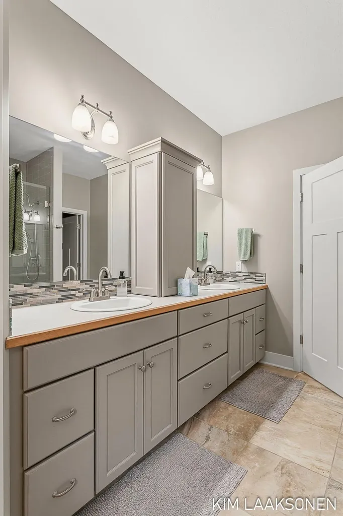 349 Parkside Lane Unknown City MI 49406