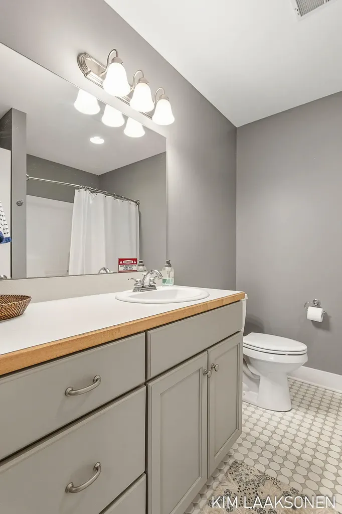 349 Parkside Lane Unknown City MI 49406