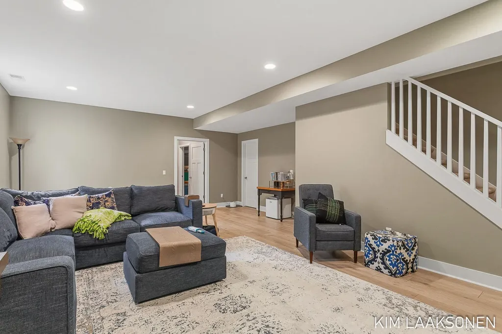 349 Parkside Lane Unknown City MI 49406