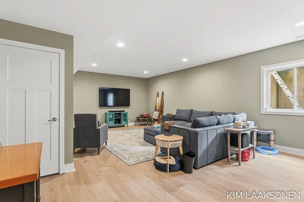 349 Parkside Lane Unknown City MI 49406