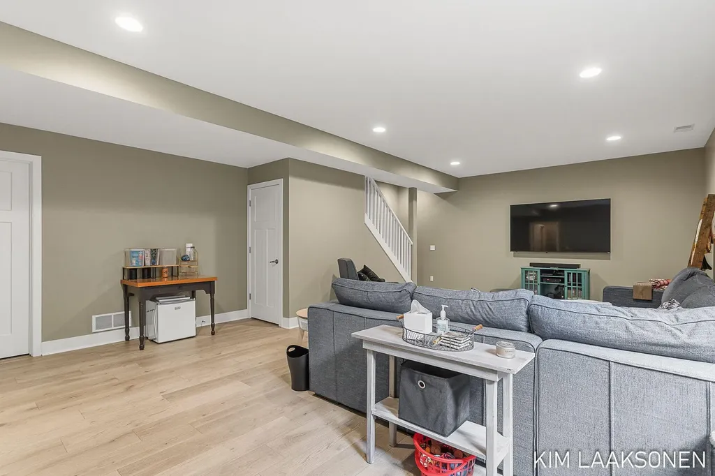 349 Parkside Lane Unknown City MI 49406