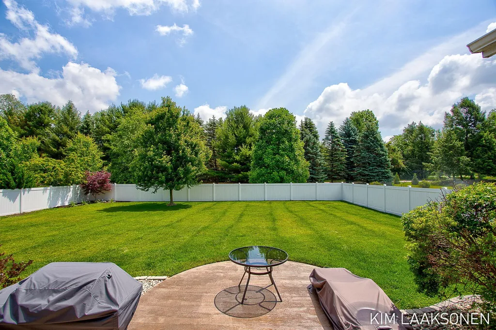349 Parkside Lane Unknown City MI 49406