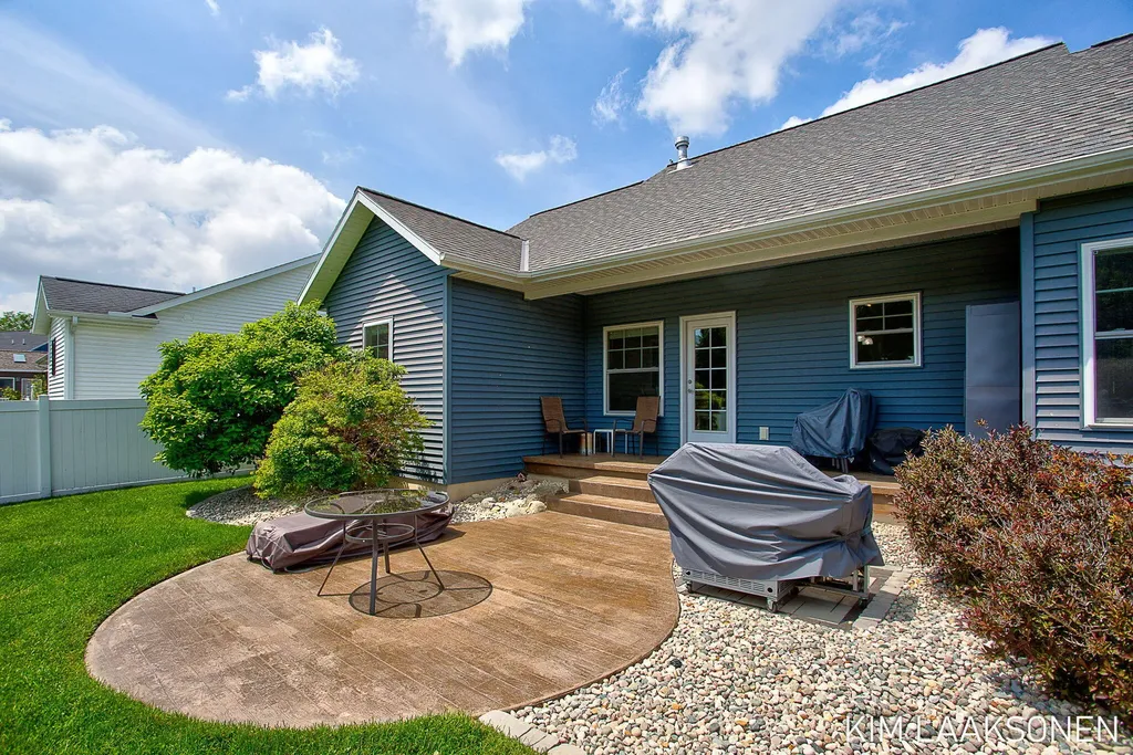 349 Parkside Lane Unknown City MI 49406