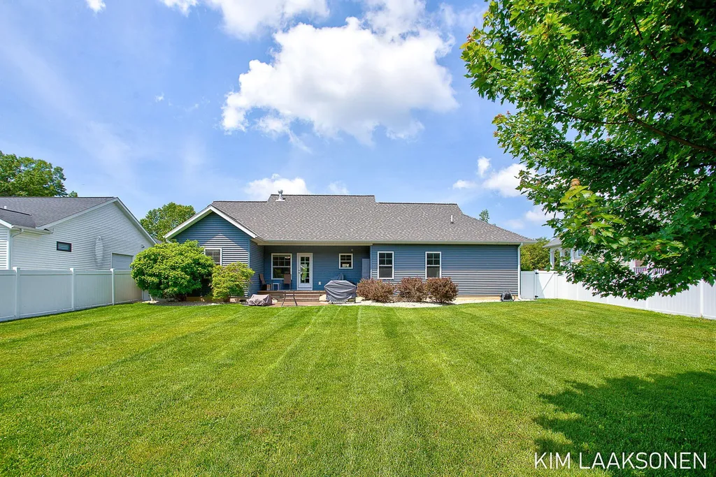349 Parkside Lane Unknown City MI 49406