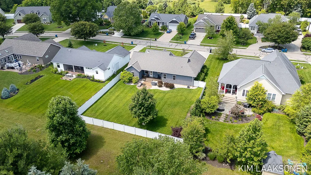 349 Parkside Lane Unknown City MI 49406