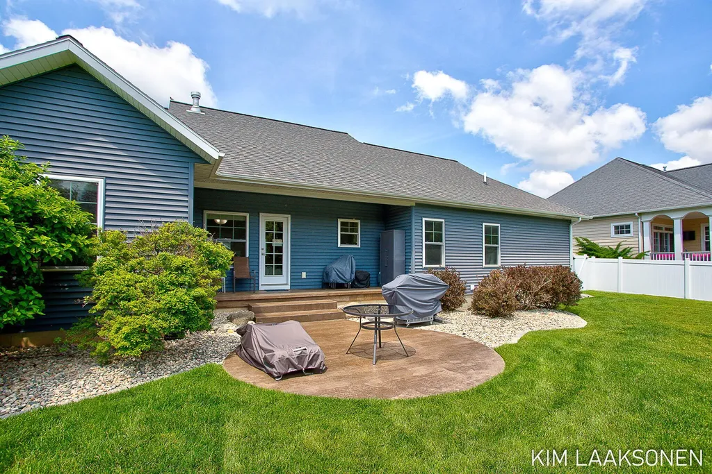 349 Parkside Lane Unknown City MI 49406