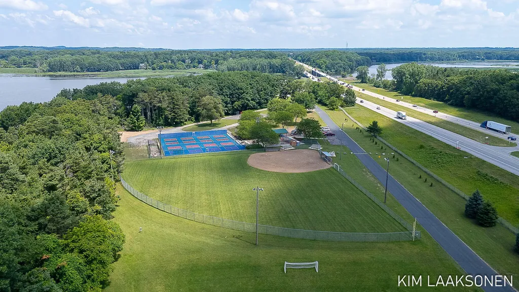 349 Parkside Lane Unknown City MI 49406