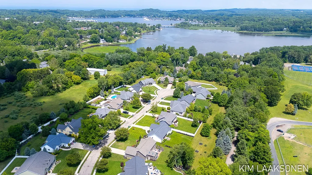 349 Parkside Lane Unknown City MI 49406