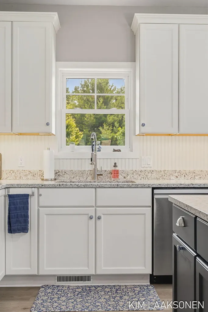 349 Parkside Lane Unknown City MI 49406
