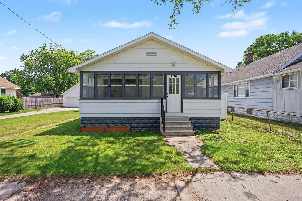 2226 Blodgett Street Muskegon City MI 49441