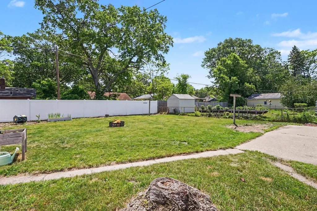 2226 Blodgett Street Muskegon City MI 49441