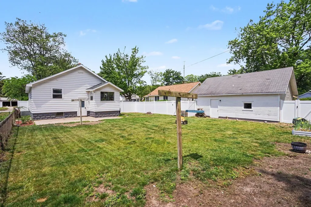 2226 Blodgett Street Muskegon City MI 49441