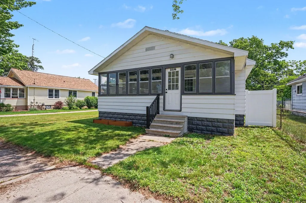 2226 Blodgett Street Muskegon City MI 49441