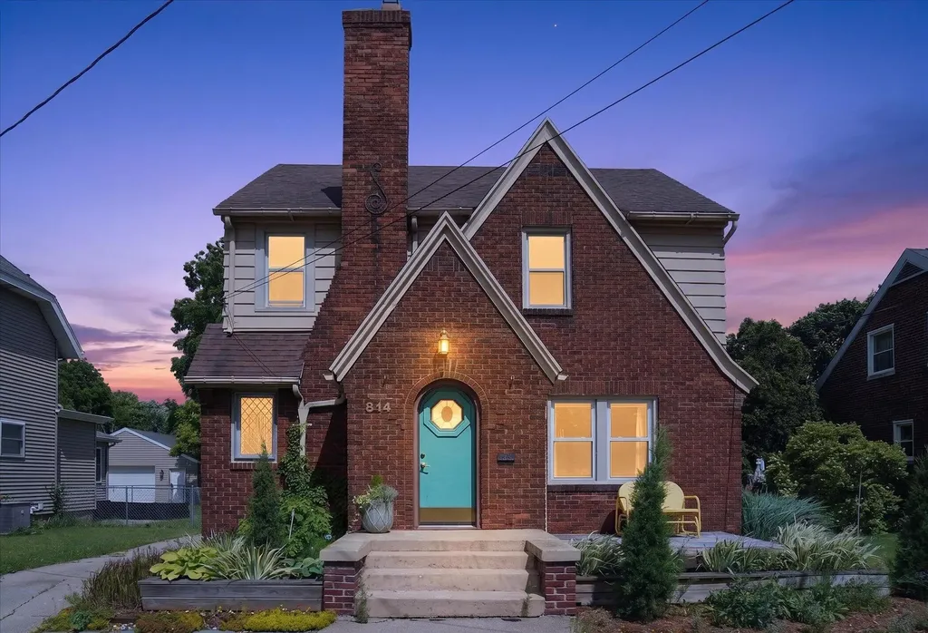 814 N Fairview Avenue Lansing City MI 48912