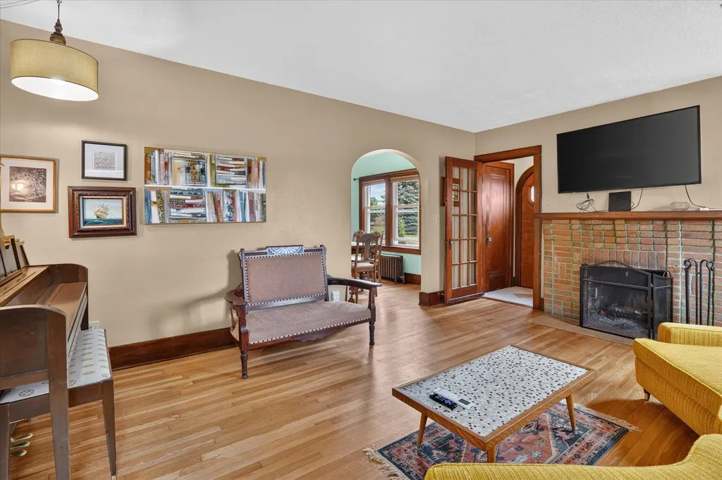 814 N Fairview Avenue Lansing City MI 48912
