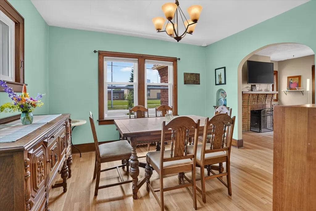 814 N Fairview Avenue Lansing City MI 48912