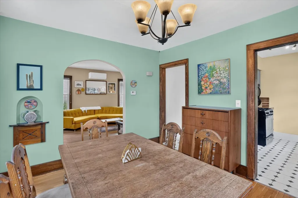 814 N Fairview Avenue Lansing City MI 48912