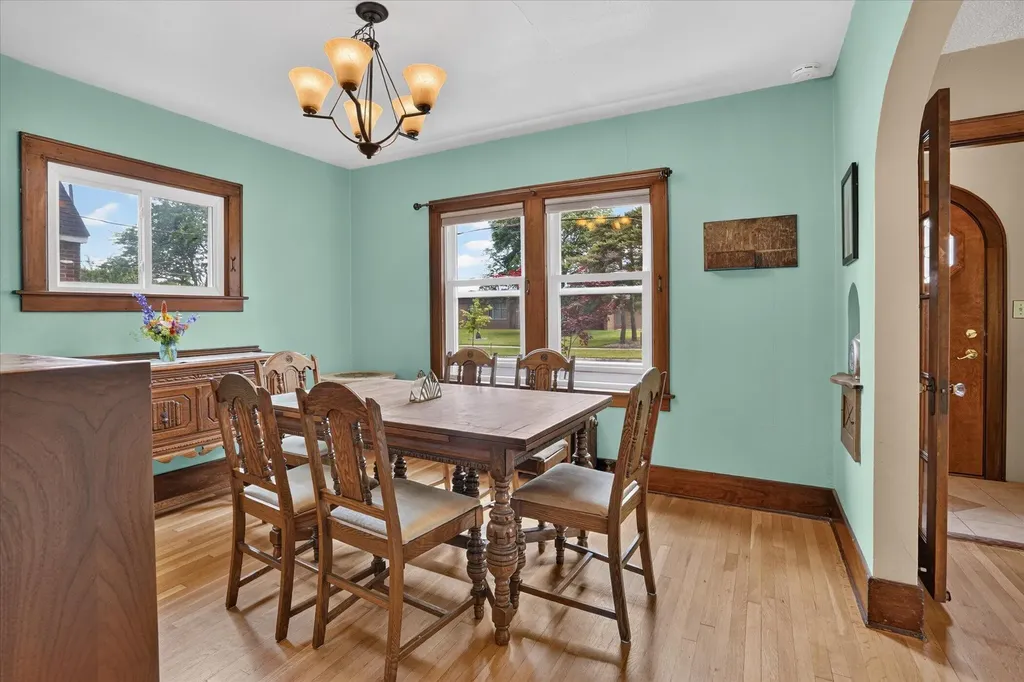814 N Fairview Avenue Lansing City MI 48912