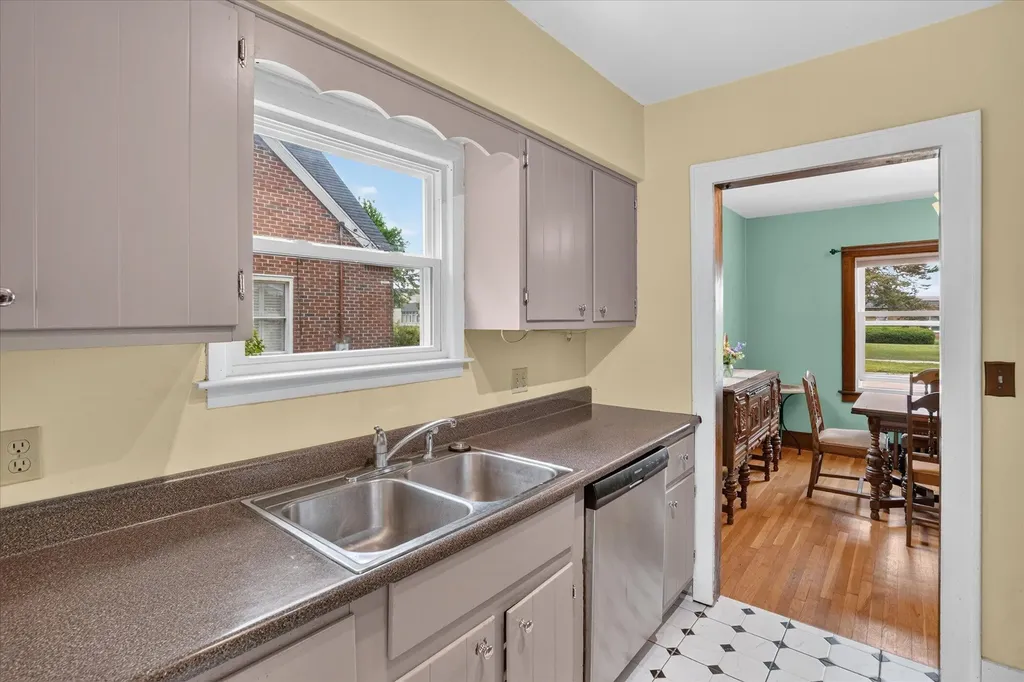 814 N Fairview Avenue Lansing City MI 48912