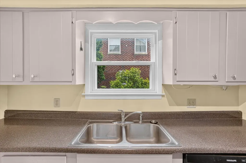 814 N Fairview Avenue Lansing City MI 48912