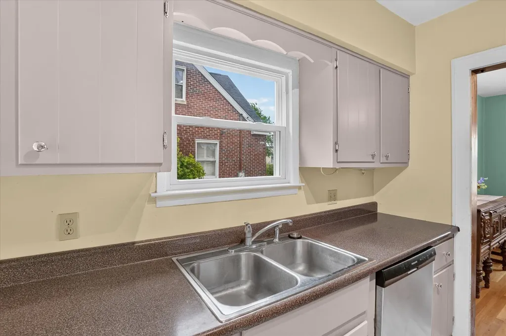 814 N Fairview Avenue Lansing City MI 48912