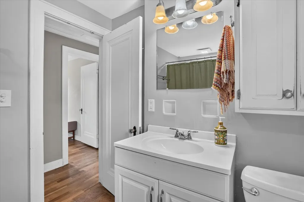 814 N Fairview Avenue Lansing City MI 48912