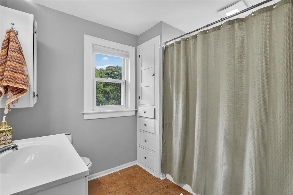 814 N Fairview Avenue Lansing City MI 48912