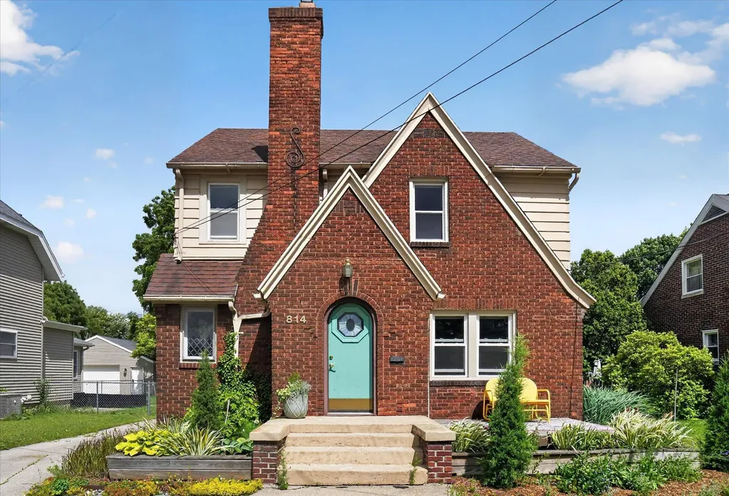 814 N Fairview Avenue Lansing City MI 48912