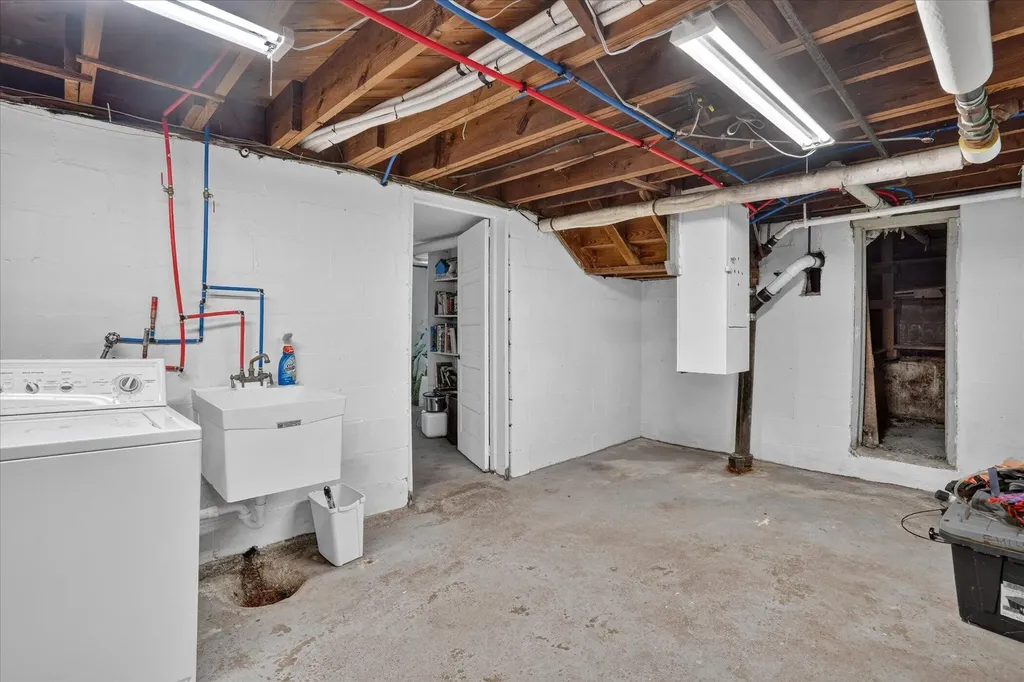 814 N Fairview Avenue Lansing City MI 48912