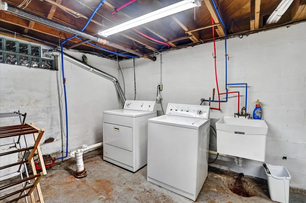 814 N Fairview Avenue Lansing City MI 48912