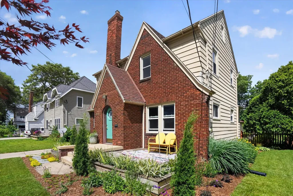 814 N Fairview Avenue Lansing City MI 48912
