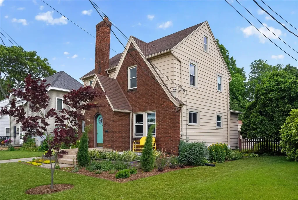 814 N Fairview Avenue Lansing City MI 48912