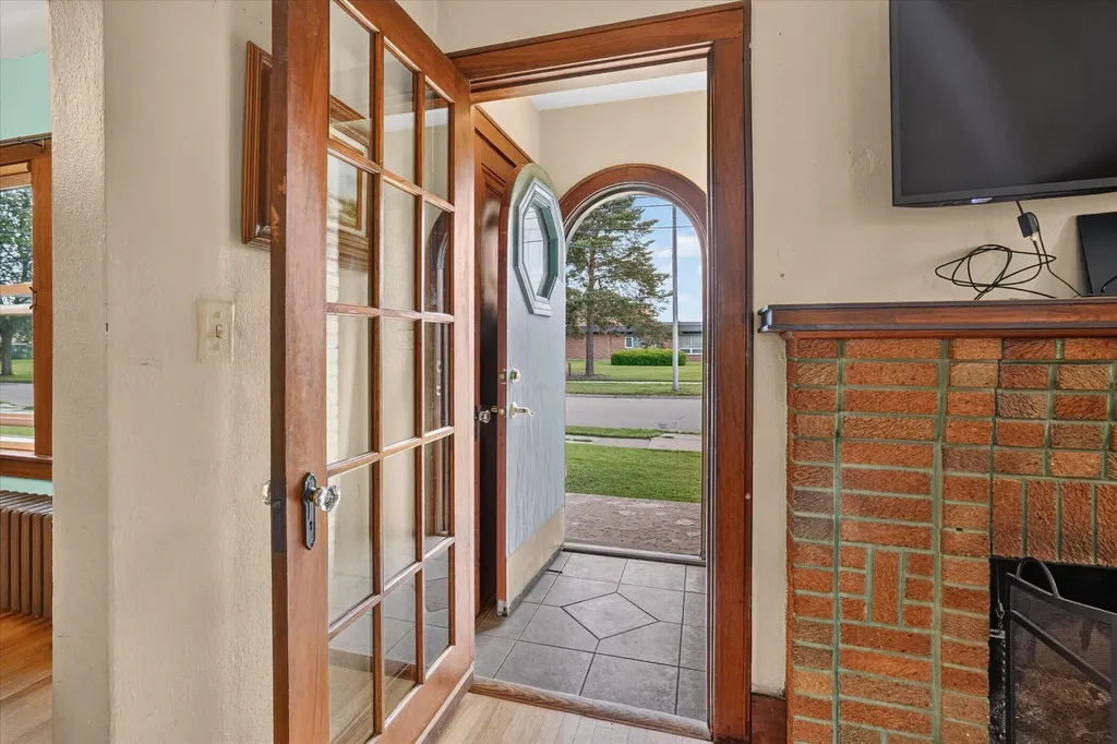 814 N Fairview Avenue Lansing City MI 48912