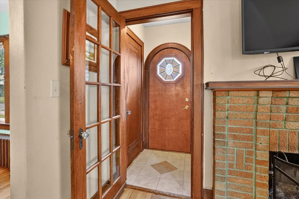 814 N Fairview Avenue Lansing City MI 48912