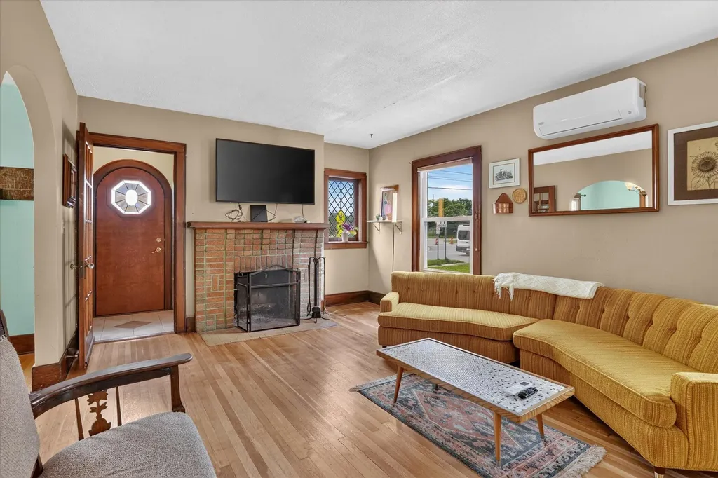 814 N Fairview Avenue Lansing City MI 48912