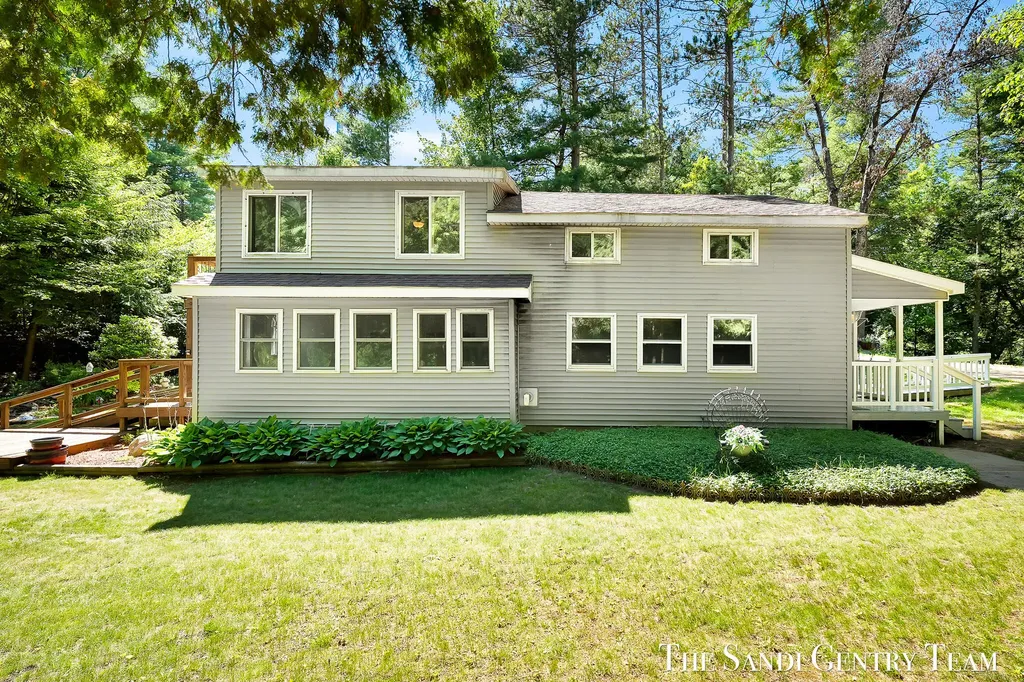 1360 E Bigelow Creek Trail Brooks Township MI 49337