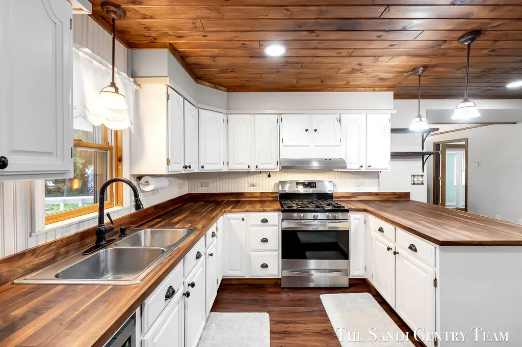 1360 E Bigelow Creek Trail Brooks Township MI 49337