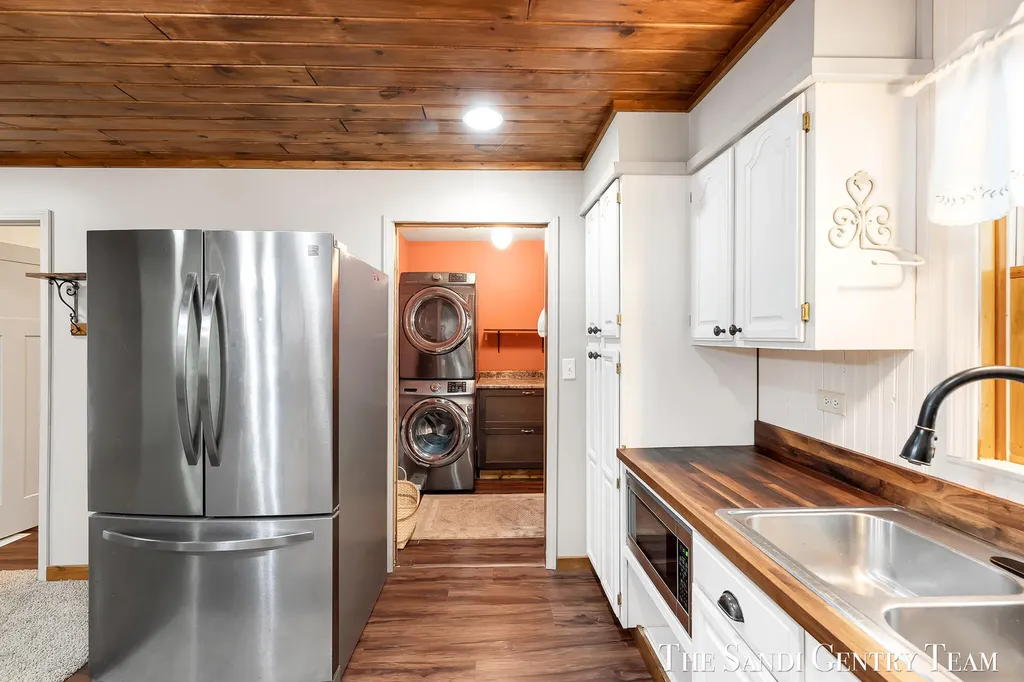 1360 E Bigelow Creek Trail Brooks Township MI 49337