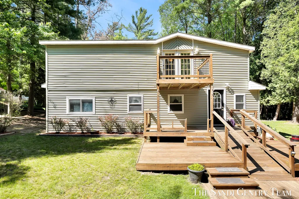1360 E Bigelow Creek Trail Brooks Township MI 49337