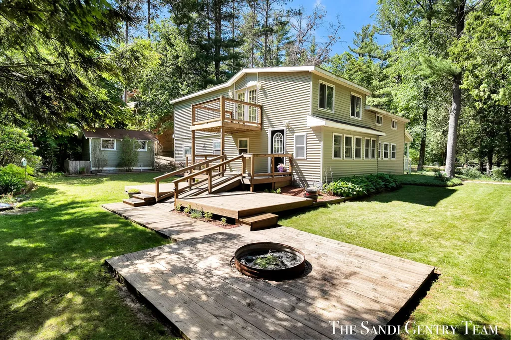 1360 E Bigelow Creek Trail Brooks Township MI 49337