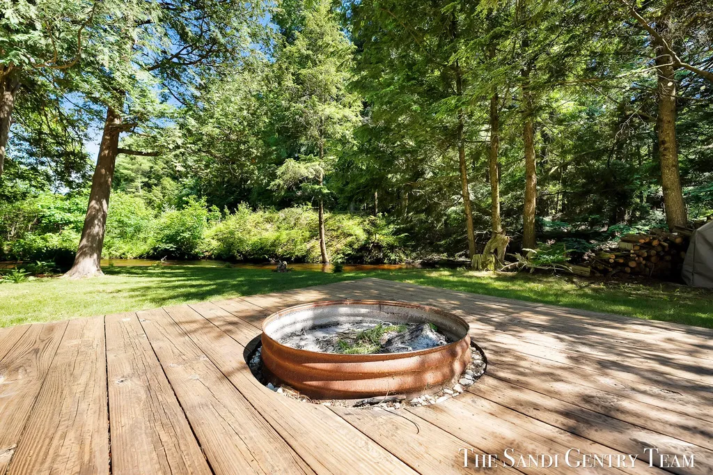 1360 E Bigelow Creek Trail Brooks Township MI 49337