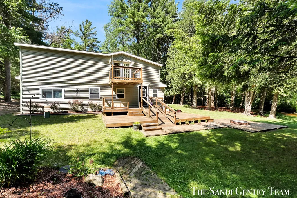 1360 E Bigelow Creek Trail Brooks Township MI 49337