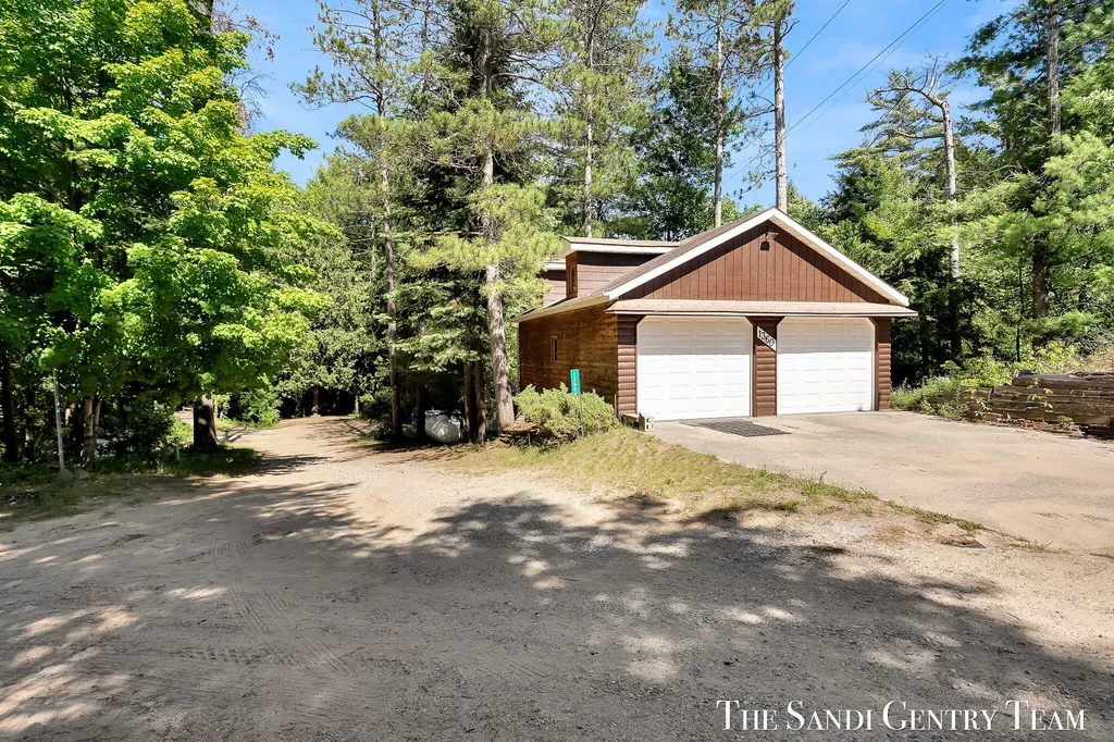 1360 E Bigelow Creek Trail Brooks Township MI 49337