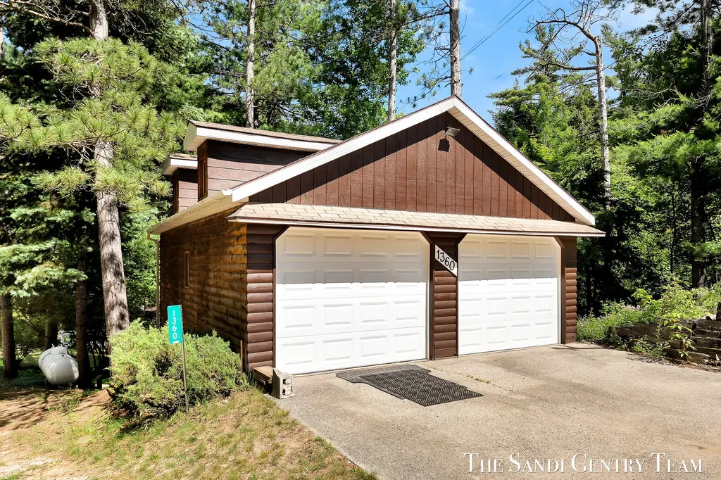 1360 E Bigelow Creek Trail Brooks Township MI 49337
