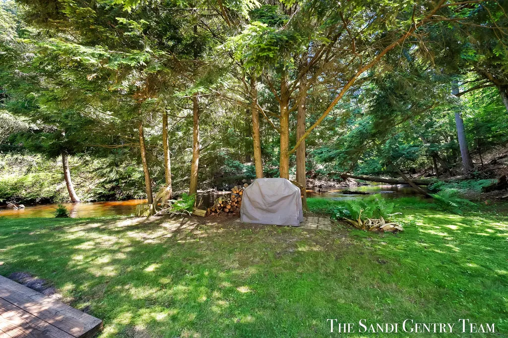 1360 E Bigelow Creek Trail Brooks Township MI 49337
